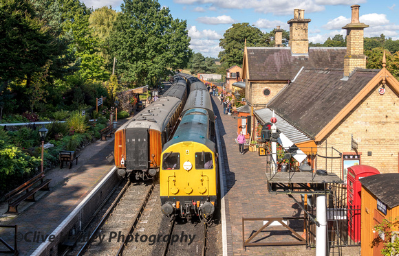 At Arley I raced over the bridge to hop on the train hauled by D1040 Western Queen