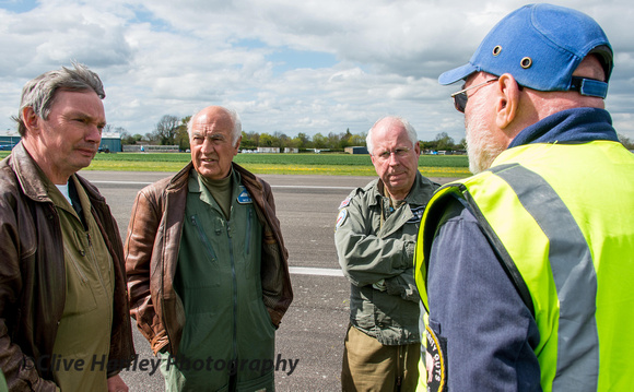 Wg Cdr Mike Pollitt & Flt Lt Nick Dennis arrived after sitting in the Touchdown Cafe for ages while our wiring issue was fixed.